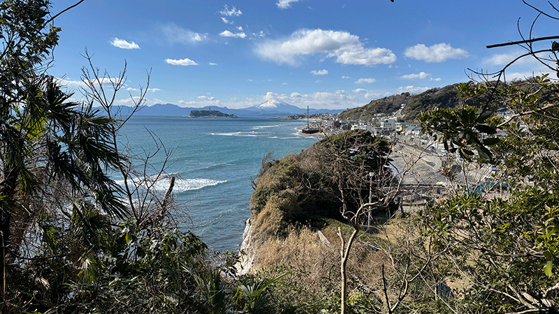 20250219稲村ケ崎から
七里ガ浜越しに江の島と富士(春)
