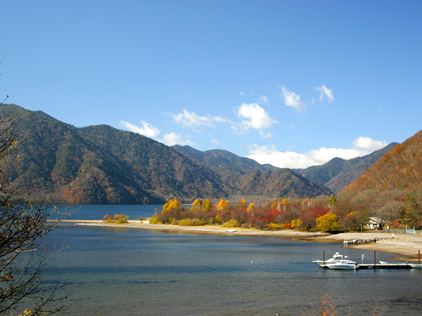 中禅寺湖　菖蒲が浜